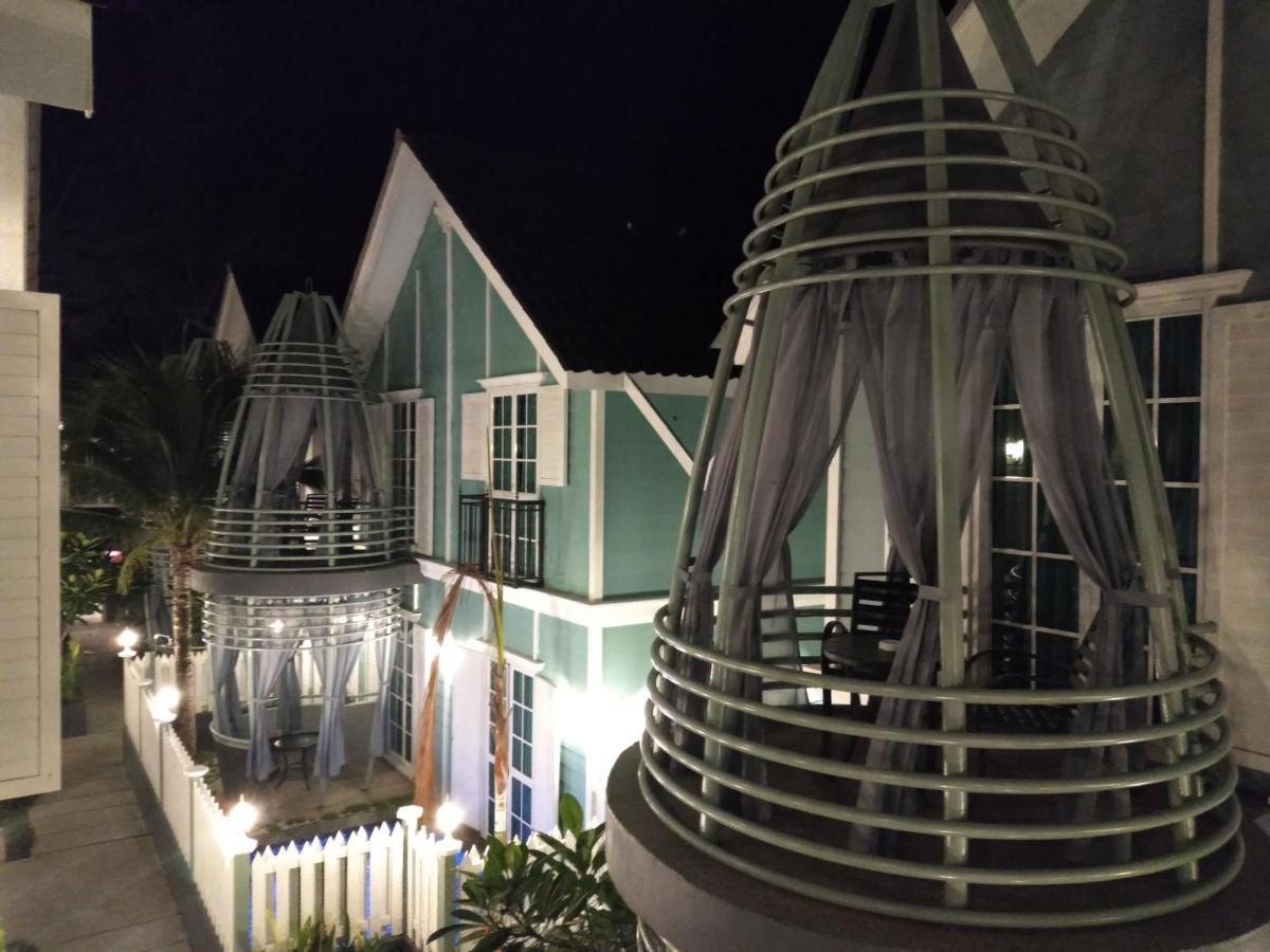 Royale Chenang Resort Pantai Cenang  Exterior photo
